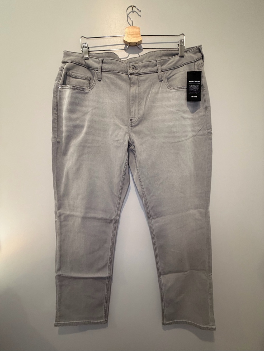 NEW True Classic Straight High‑Stretch Jeans
Size 38x32